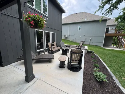 Brushed concrete patio with seating wall in Kansas City