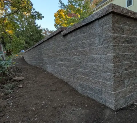 Corner retaining wall installation