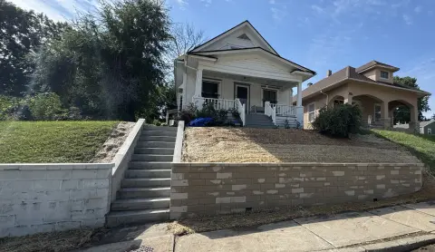 Tiered front yard retaining walls